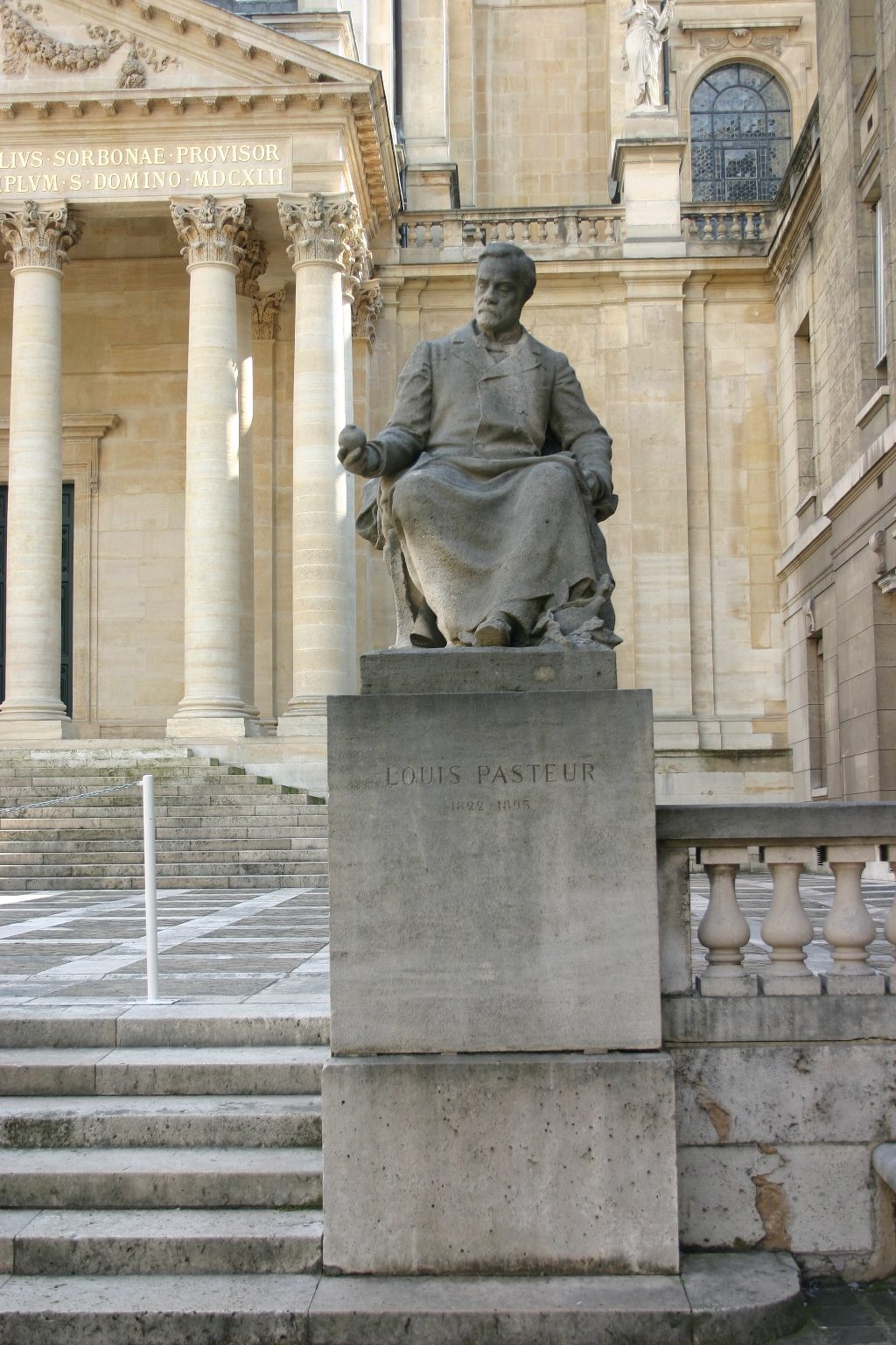 Louis%20Pasteur%27s%20monument%2C%20La%20Sorbonne%2C%20Paris%20%282%29.JPG